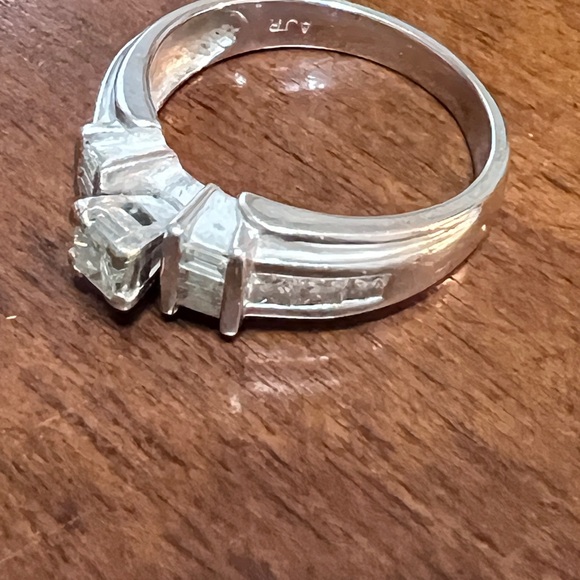 Elegant platinum/white gold Woman Ring - Picture 2 of 8